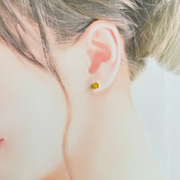 職場OK5mm♡送料無料♡ミニゴールド×天然さざれ石　ステンレスピアス　樹脂ピアス 7枚目の画像