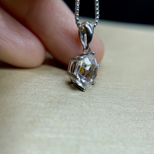 天然無処理 オイルインクォーツ ペンダント（オイル入り水晶