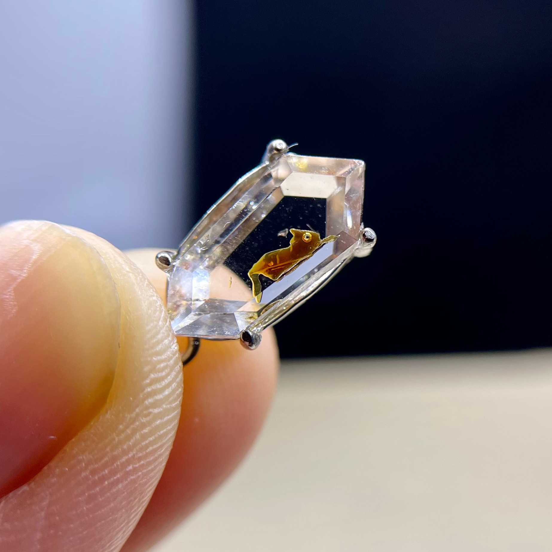 天然無処理　オイルインクォーツ　ペンダン（オイル入り水晶）　ダイヤモンドカット