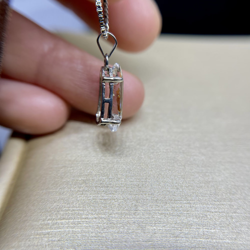 天然無処理 オイルインクォーツ ペンダン（オイル入り水晶 