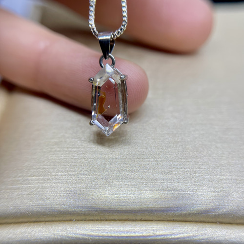 天然無処理 オイルインクォーツ ペンダン（オイル入り水晶 