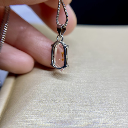 天然無処理 オイルインクォーツ ペンダン（オイル入り水晶 