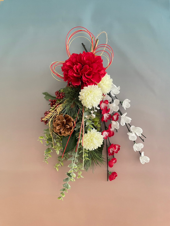 早割りお正月飾り＊赤ダリアと紅白梅マムと水引のお正月しめ縄飾り