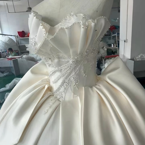 新着商品！見逃さないで！ウェディングドレス トレーン サテン サイズ