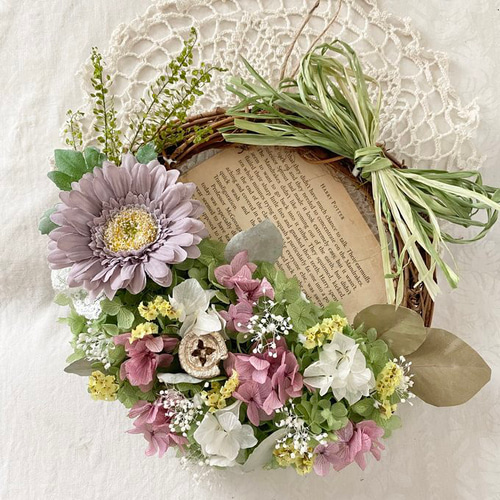 ☆frozenページ☆ホワイトローズと小花のシルバーリボン入り豪華大リース ☆frozenページ☆ホワイトローズと小花のシルバーリボン入り豪華