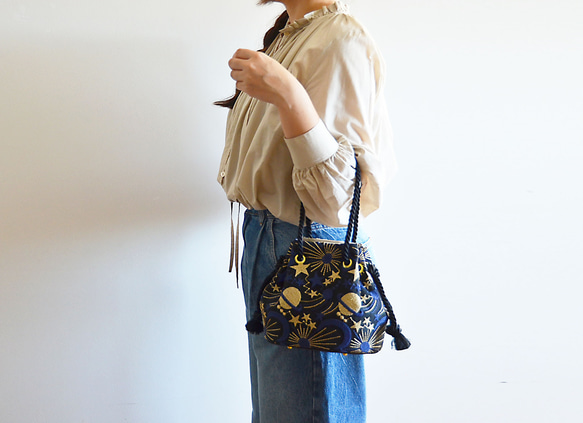 数量限定! プラネットチュール刺繍2wayマリンバッグ　ブルーブラック　月と星 3枚目の画像