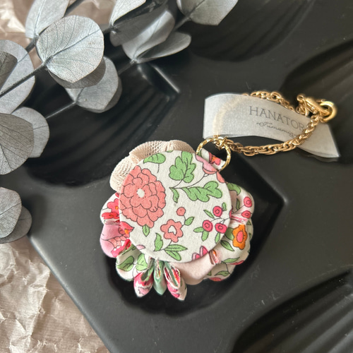 リバティ バックチャーム キーホルダー 花 つまみ細工 軽い プレゼント