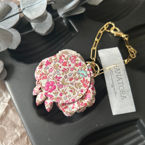 リバティ バックチャーム キーホルダー 花 つまみ細工 軽い プレゼント