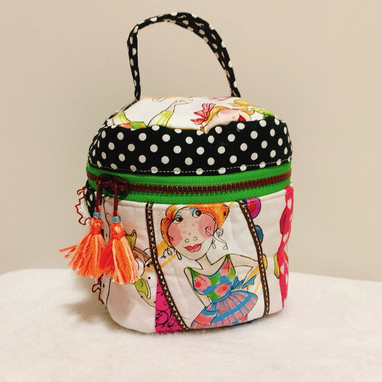 ロラライハリスハンドメイド、バス型バニティバック ロラライハリスハンドメイド、バス型バニティバック