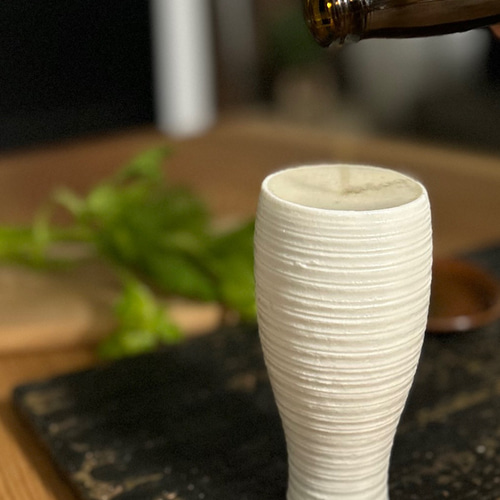 透ける陶器のビアマグ SO-U（そう）シリーズのビアマグ ～細かな泡が