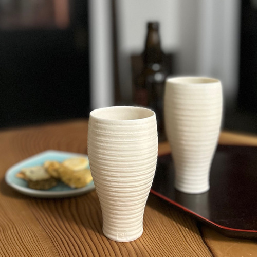 透ける陶器のビアマグ SO-U（そう）シリーズのビアマグ ～細かな泡が