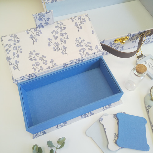 再販 トランク型お裁縫箱とお裁縫道具のセット（ カルトナージュ