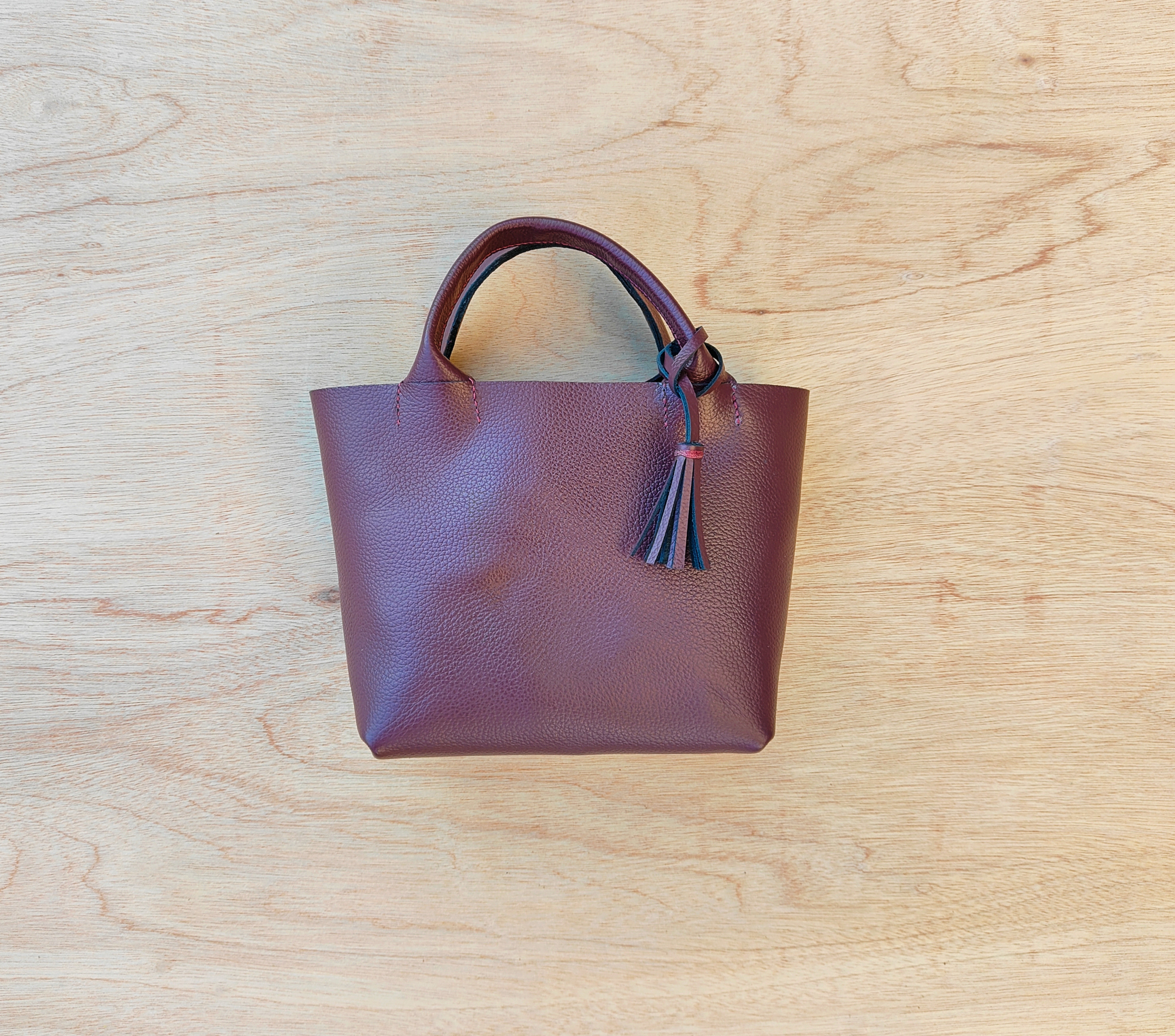 【姫路レザー】手縫いのミニトートバッグ（コンパクト/シンプル/メンズ/レディース/ミニバッグ/軽い/旅行）ボルドー