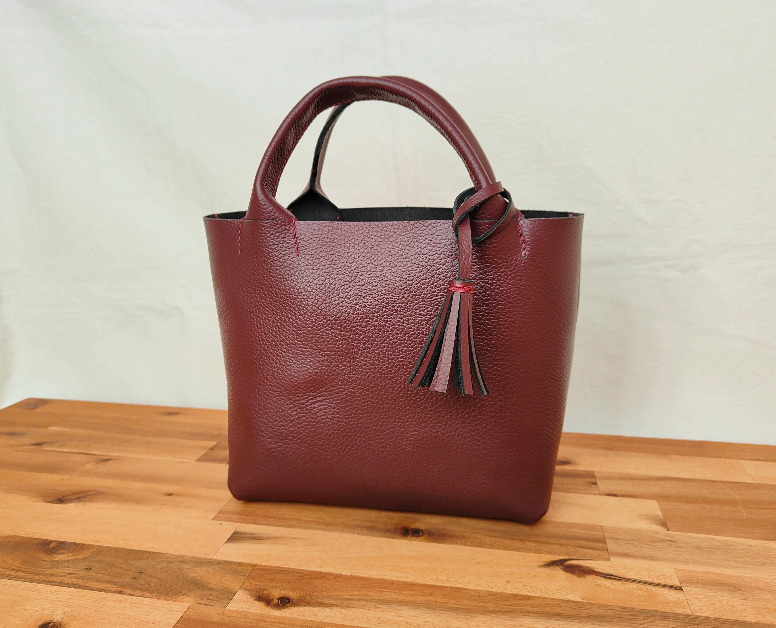 【姫路レザー】手縫いのミニトートバッグ（コンパクト/シンプル/メンズ/レディース/ミニバッグ/軽い/旅行）ボルドー