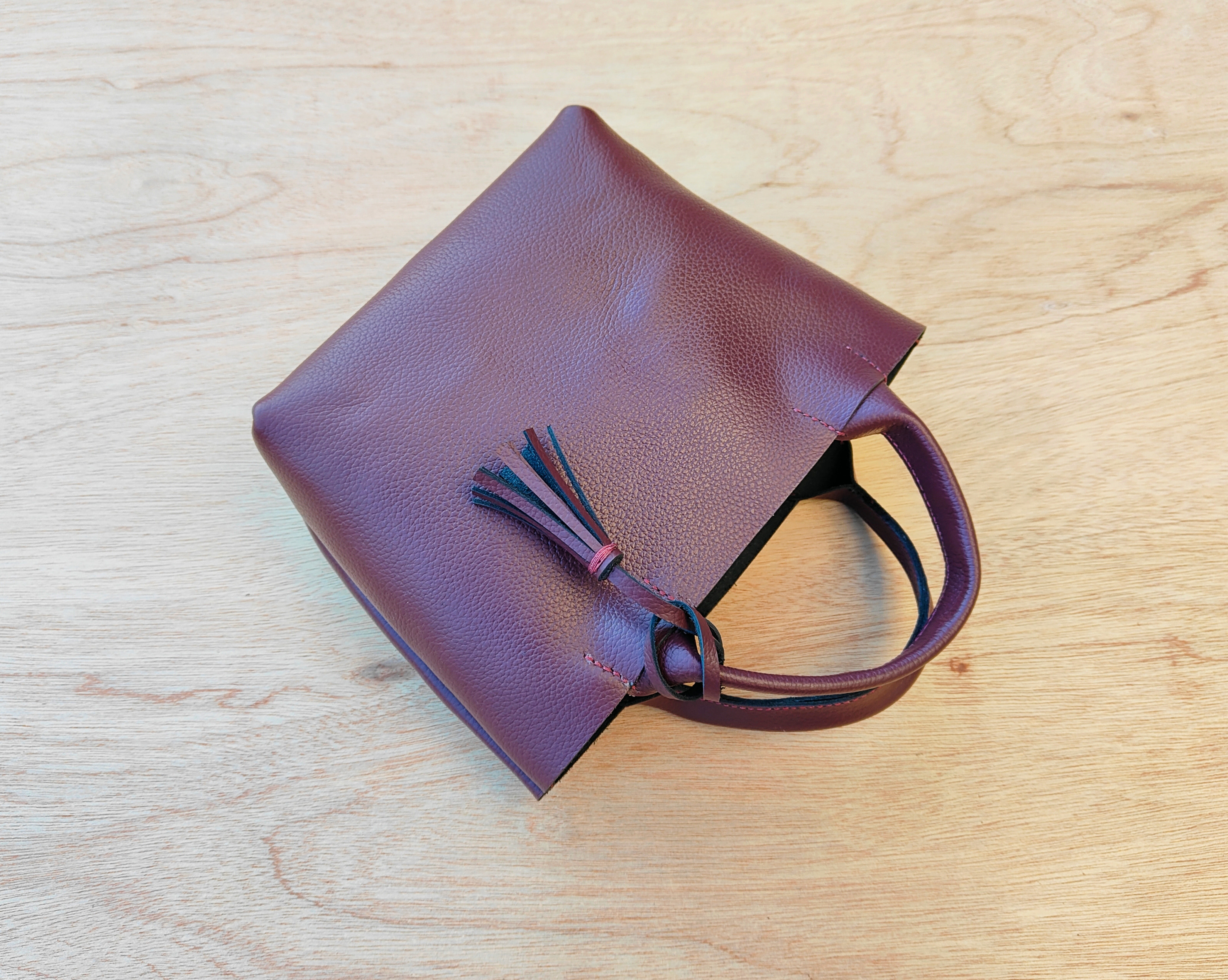 【姫路レザー】手縫いのミニトートバッグ（コンパクト/シンプル/メンズ/レディース/ミニバッグ/軽い/旅行）ボルドー