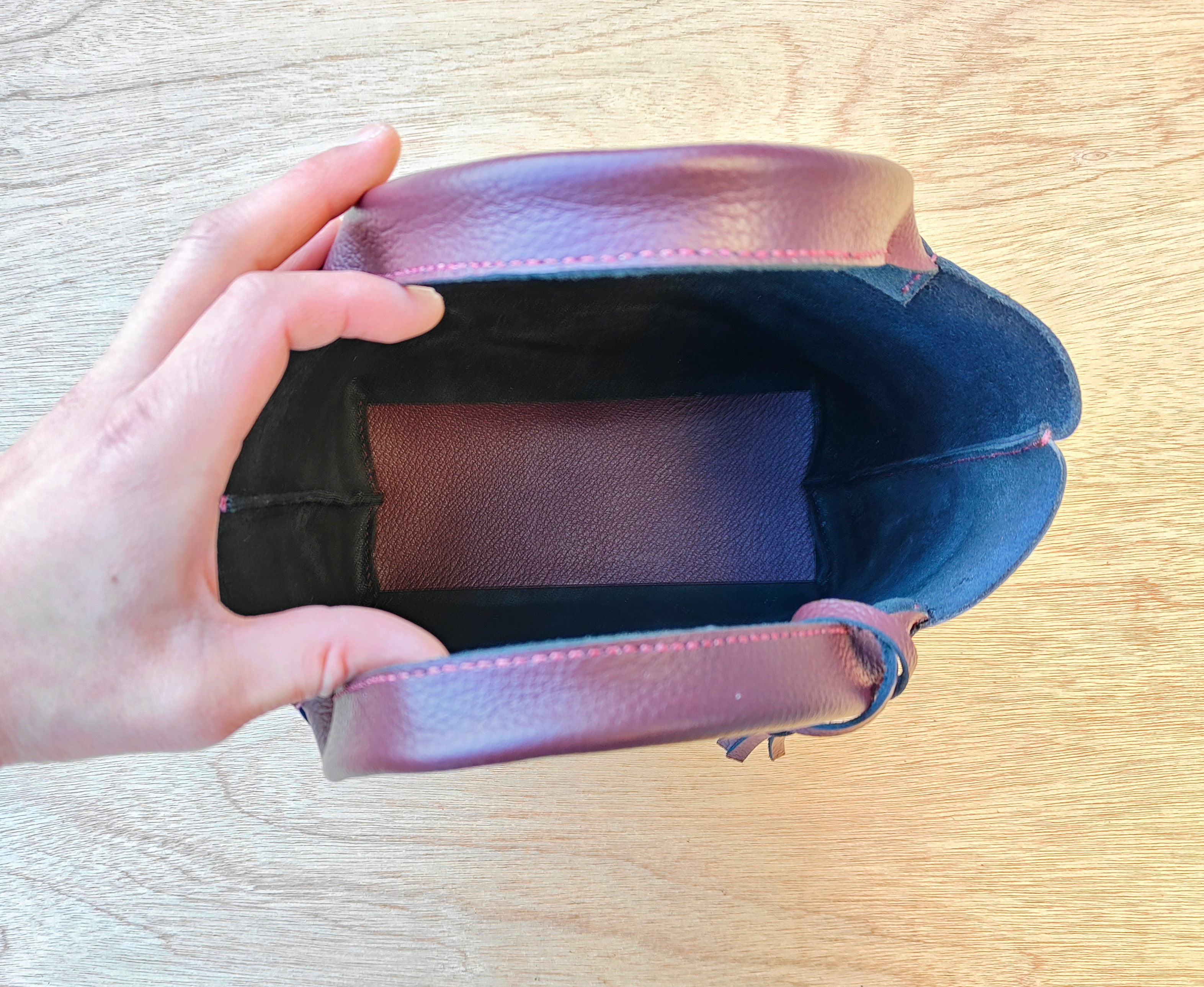 【姫路レザー】手縫いのミニトートバッグ（コンパクト/シンプル/メンズ/レディース/ミニバッグ/軽い/旅行）ボルドー