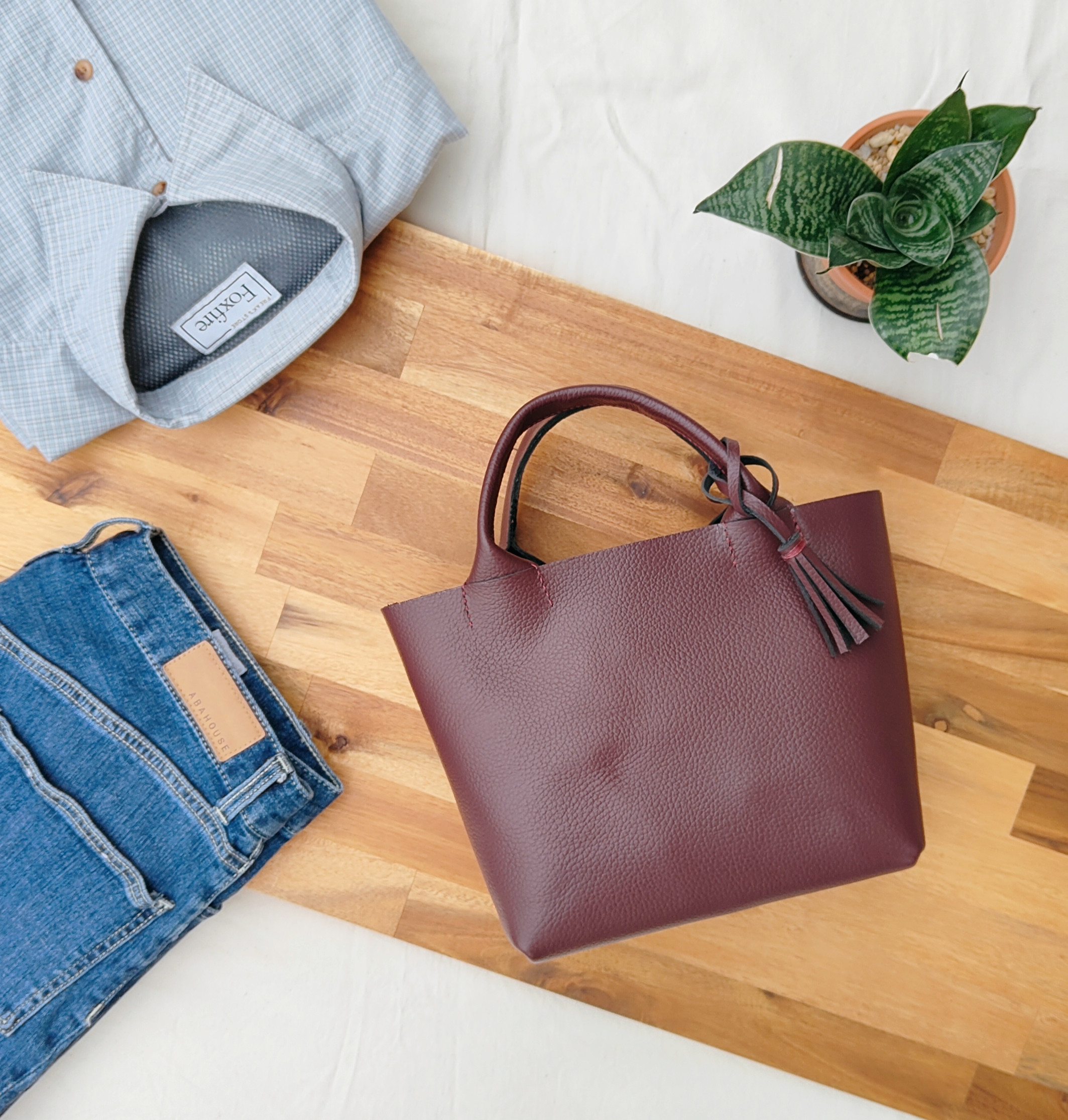 【姫路レザー】手縫いのミニトートバッグ（コンパクト/シンプル/メンズ/レディース/ミニバッグ/軽い/旅行）ボルドー