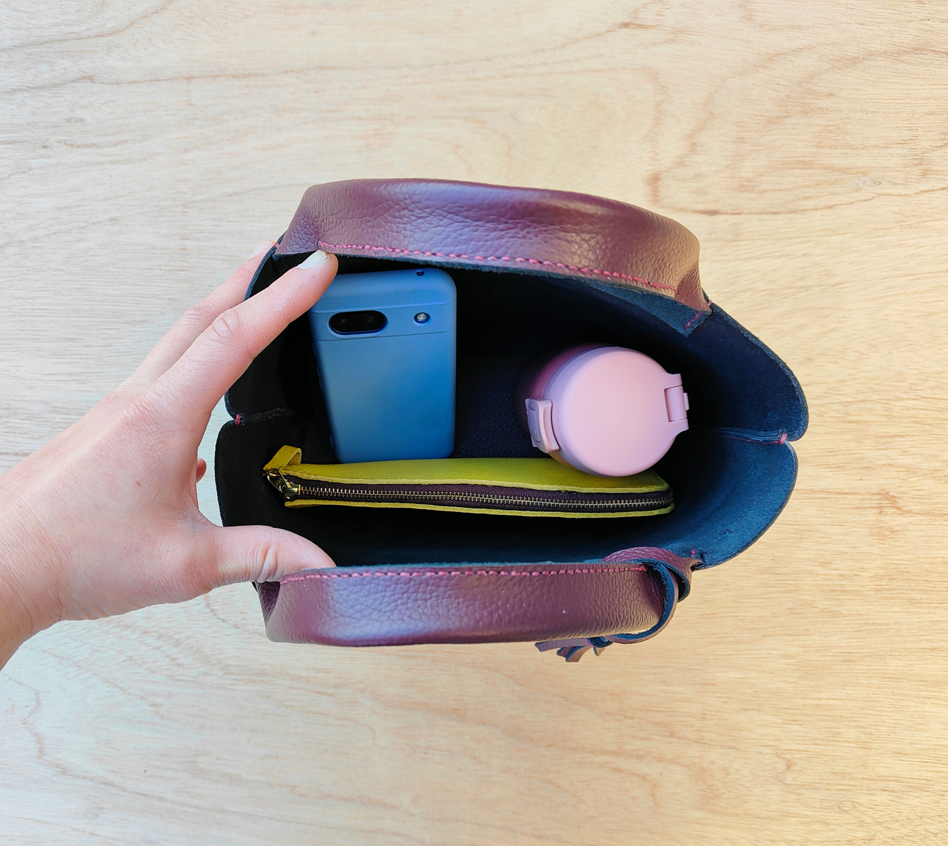 【姫路レザー】手縫いのミニトートバッグ（コンパクト/シンプル/メンズ/レディース/ミニバッグ/軽い/旅行）ボルドー