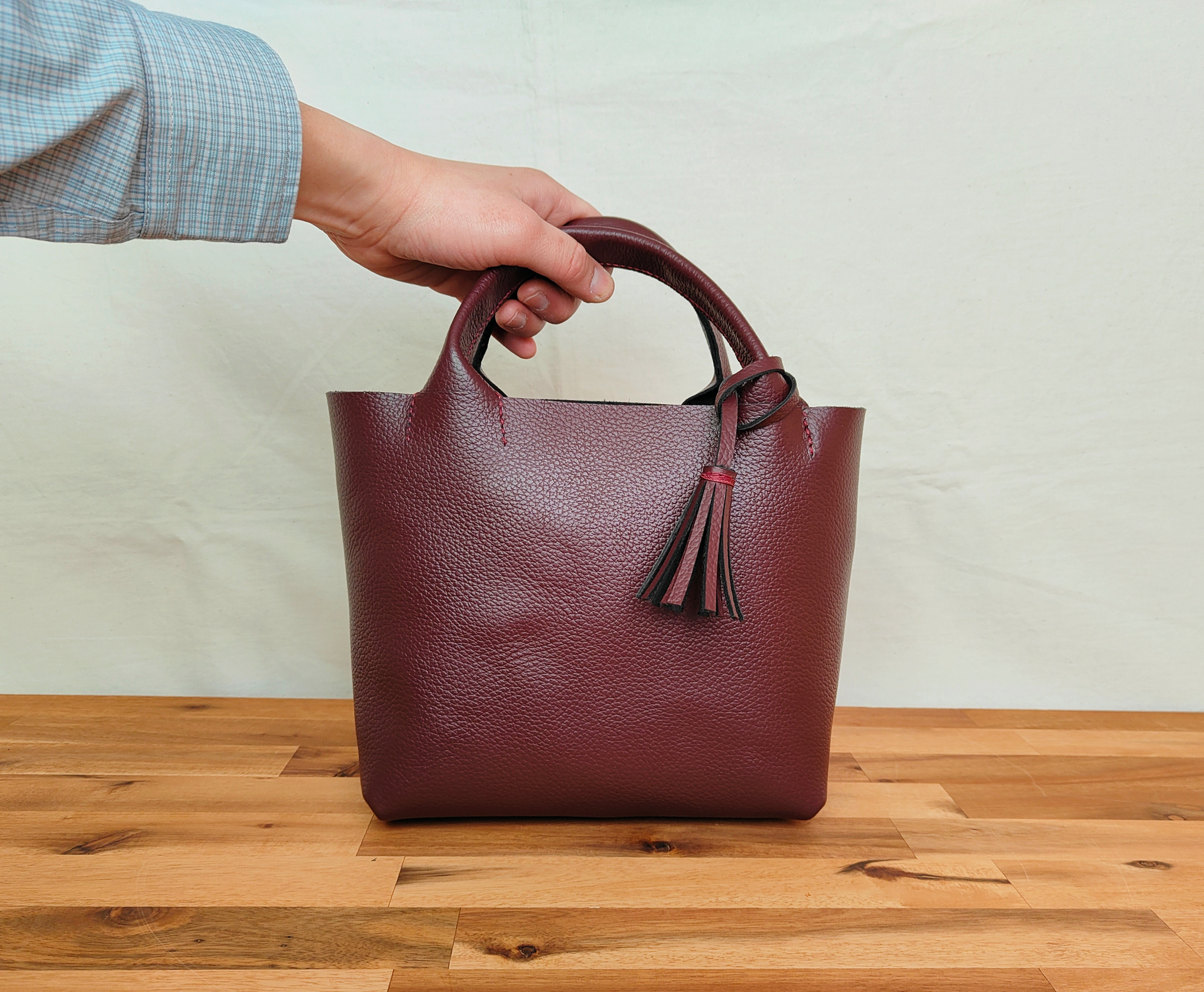 【姫路レザー】手縫いのミニトートバッグ（コンパクト/シンプル/メンズ/レディース/ミニバッグ/軽い/旅行）ボルドー