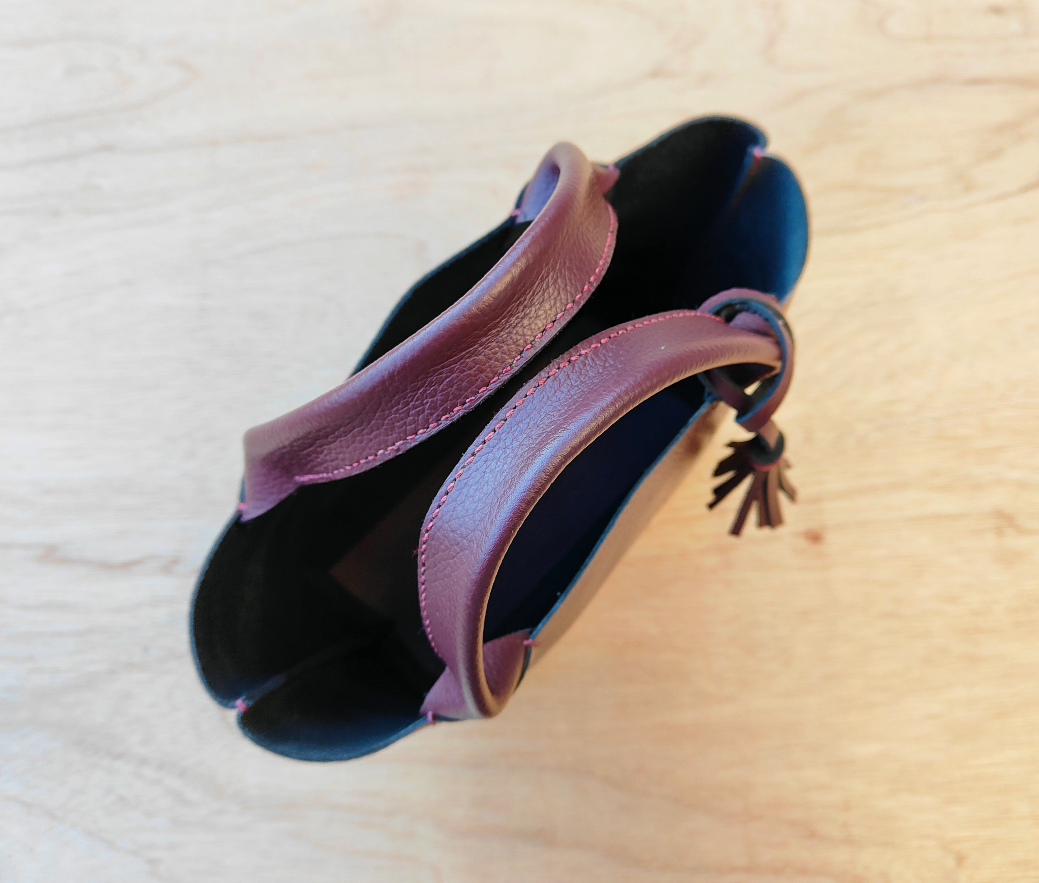 【姫路レザー】手縫いのミニトートバッグ（コンパクト/シンプル/メンズ/レディース/ミニバッグ/軽い/旅行）ボルドー