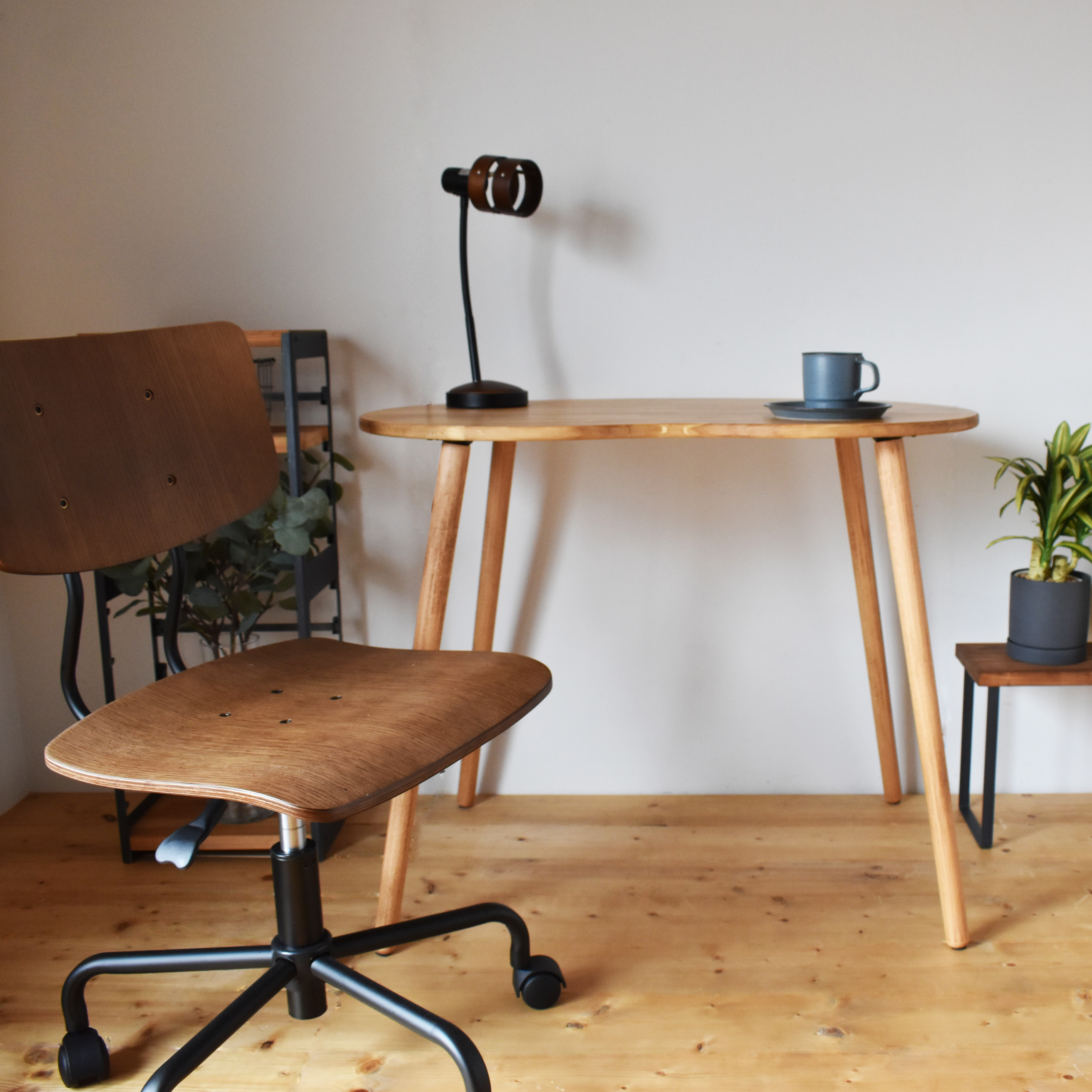 【木脚】天然木のまめ型デスク / 組み立て簡単 工具不要 机 / 子供部屋 / リビング / ワークデスク