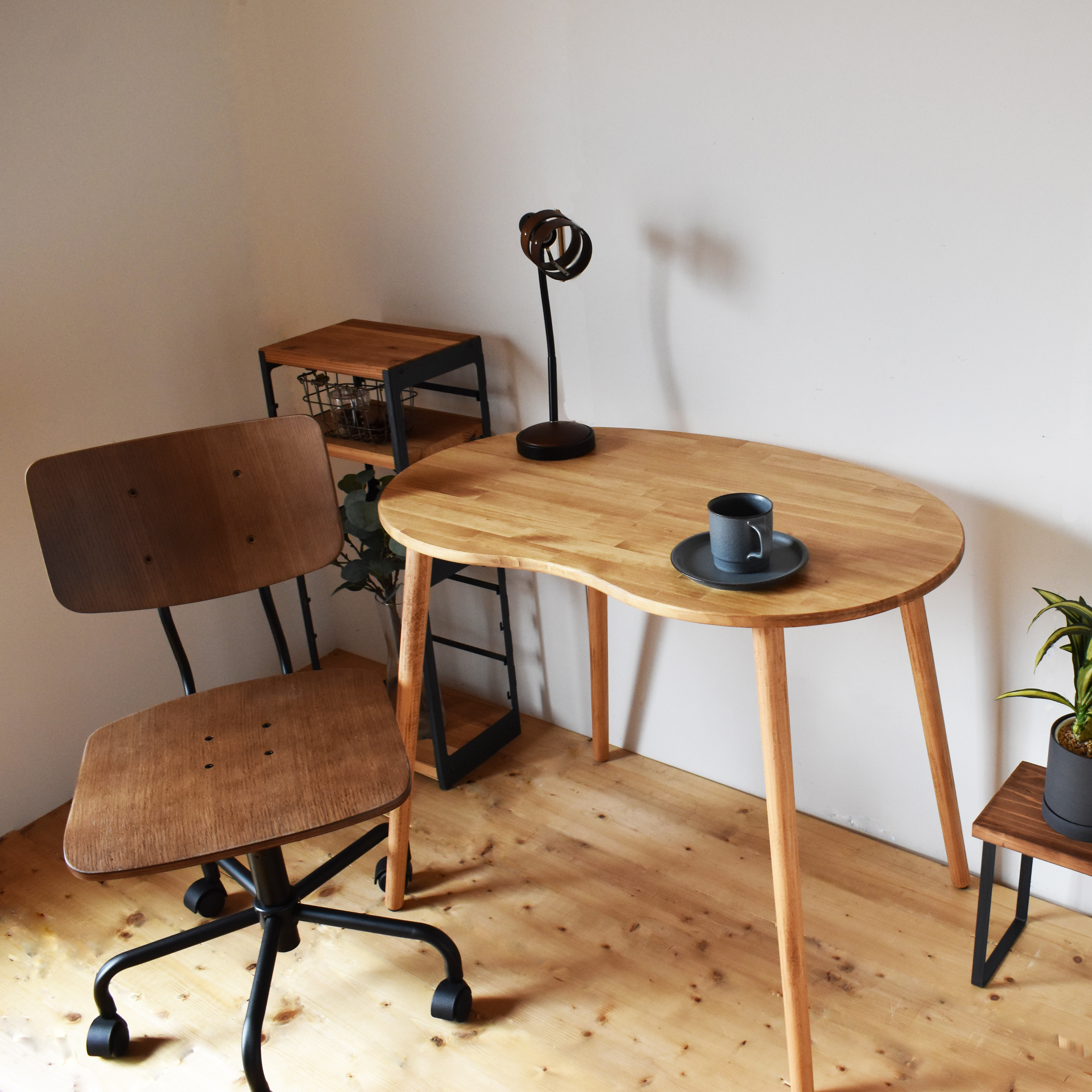 【木脚】天然木のまめ型デスク / 組み立て簡単 工具不要 机 / 子供部屋 / リビング / ワークデスク