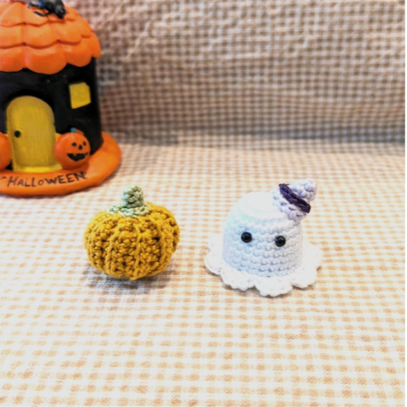 ハロウィンふわふわおばけのあみぐるみとかぼちゃ（黄色）飾り