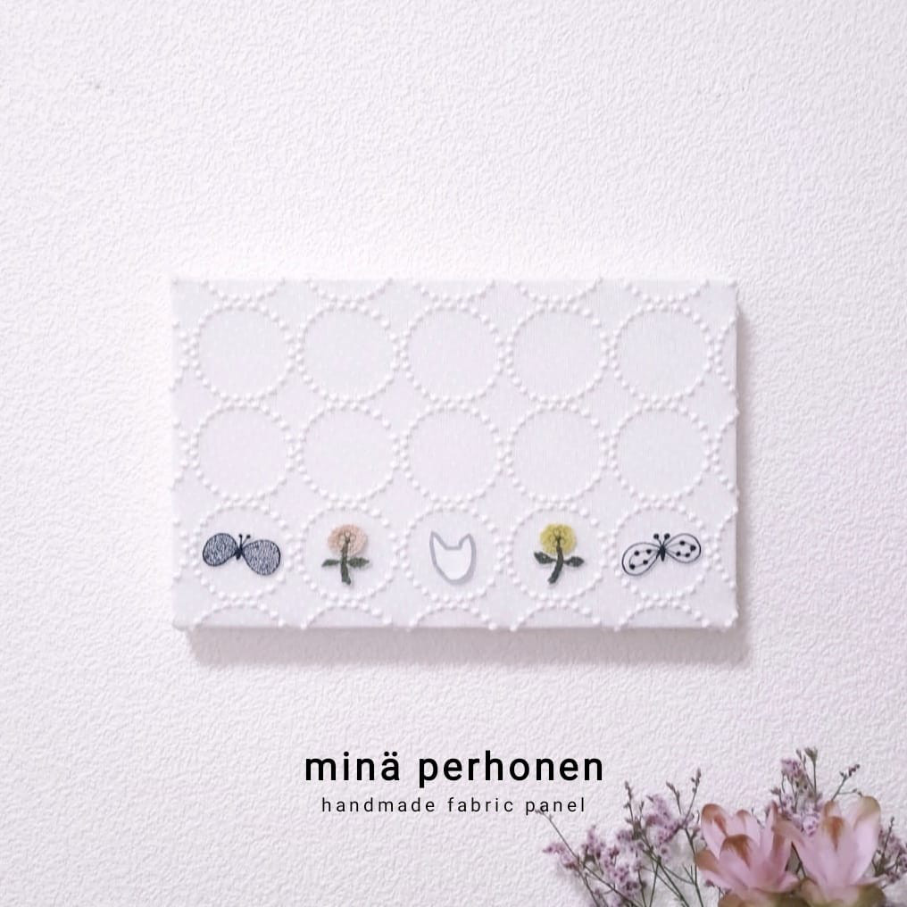 ミナペルホネン　ファブリックパネル　インテリア　タンバリン　チョウチョ　スキップ　アノネ　ホワイト　プレゼント　北欧風