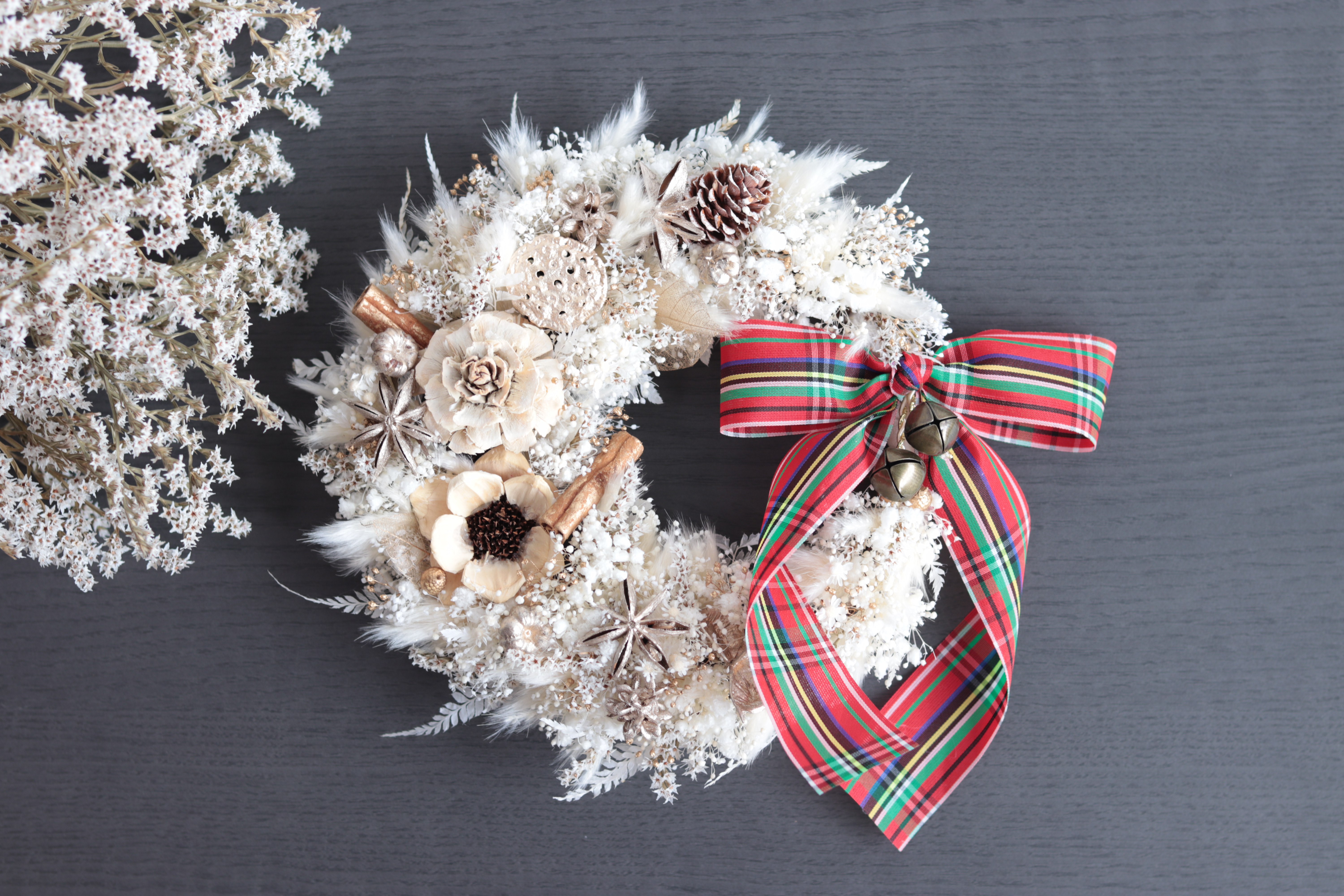 受注製作】赤いチェックリボンのふわふわプラチナホワイトリース＊結婚