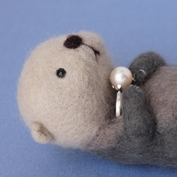 ラッコのお気に入りの石リングホルダー　羊毛フェルト　リングスタンド　指輪置き　らっこ 9枚目の画像