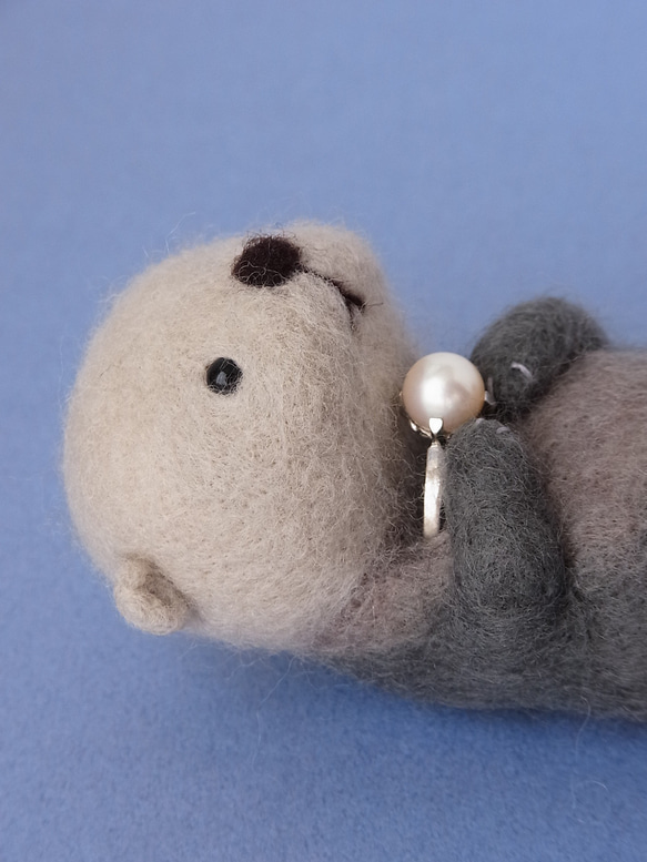 ラッコのお気に入りの石リングホルダー　羊毛フェルト　リングスタンド　指輪置き　らっこ 9枚目の画像