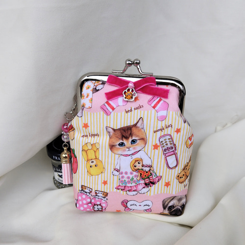 コヤンイサムチョン　かわいいポーチ　ハンドメイド コヤンイサムチョン☆がま口☆便利サイズポーチ☆ハンドメイド