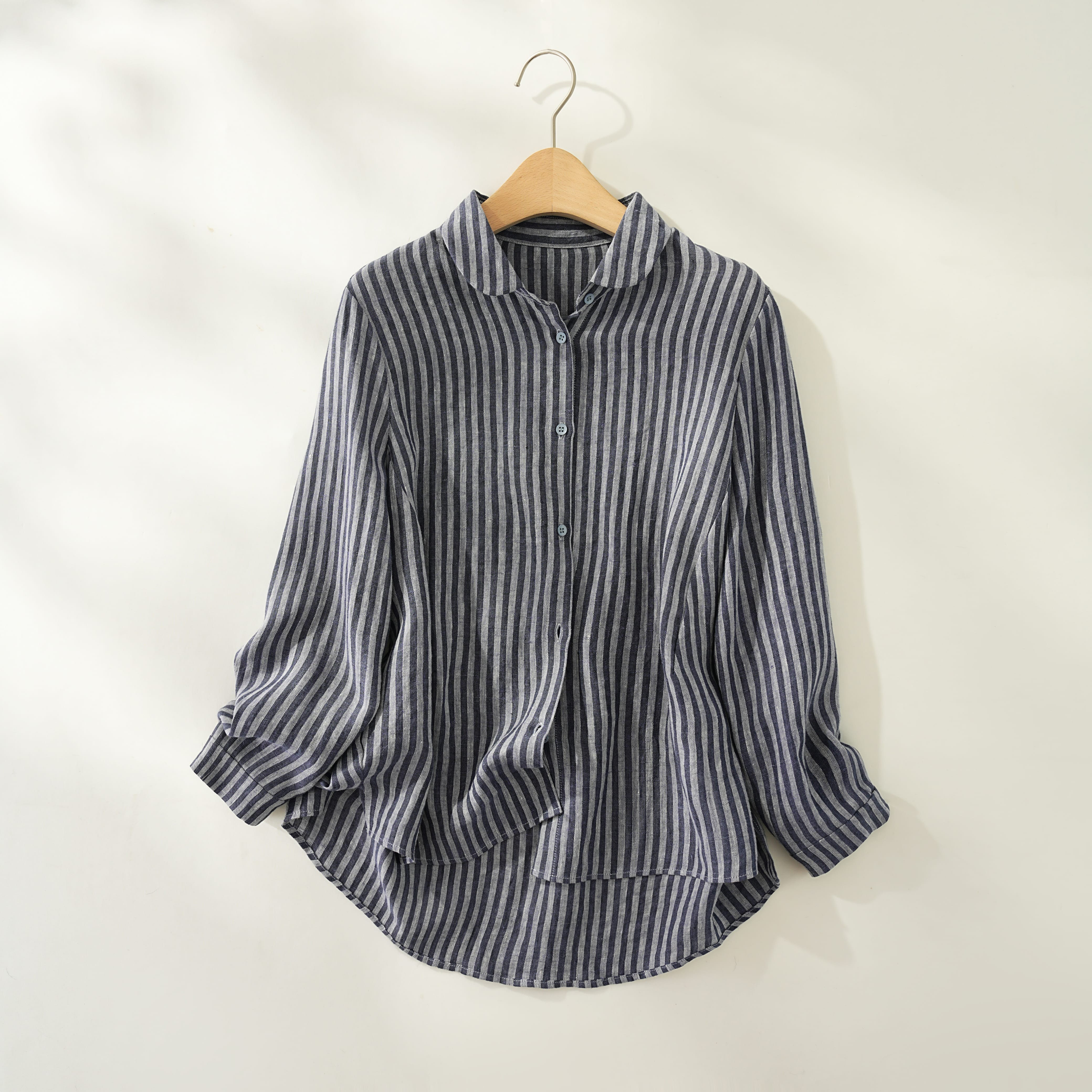 年中着まわしやすい　ストライプ織リネンブラウス　紺色＊グレー　240924-3