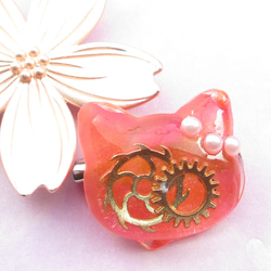 時計仕掛けのクォーツニャンコは、何があっても遅刻はしません♪<ぼぼ屋のブローチ>SB1086 1枚目の画像