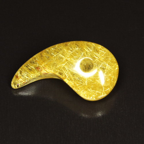 濃密すぎる金針】一点物 ゴールドルチルクォーツ 勾玉