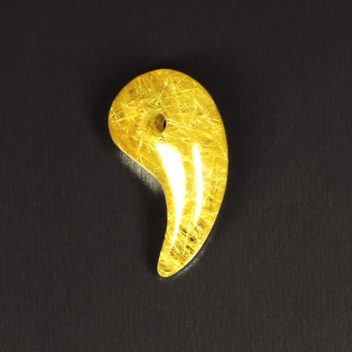 濃密すぎる金針】一点物 ゴールドルチルクォーツ 勾玉