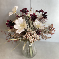 お値下げ‼️トールペイント薔薇とチョコレートコスモスと小花たちのリース、ミラー兼用 ローズとチョコレートコスモスのミニブーケ 花器付 | el flowers