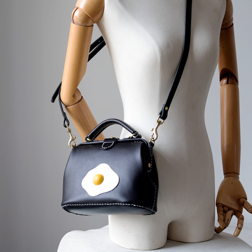 目玉焼き】がま口 本革手作りのレザーショルダーバッグ 総手縫い