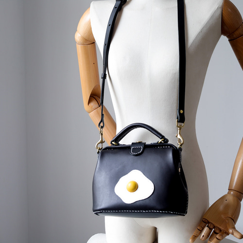 目玉焼き】がま口 本革手作りのレザーショルダーバッグ 総手縫い