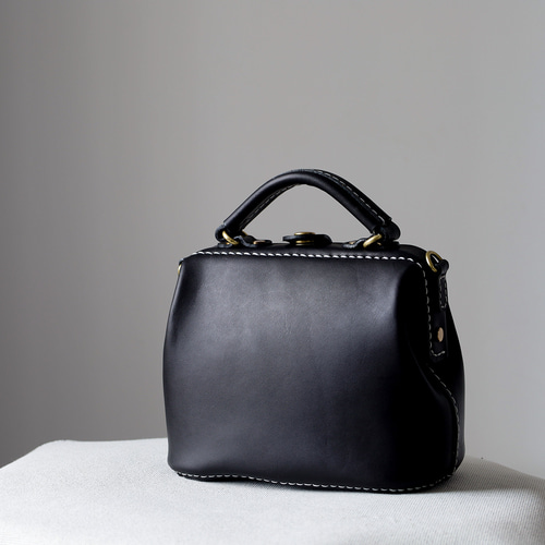 目玉焼き】がま口 本革手作りのレザーショルダーバッグ 総手縫い