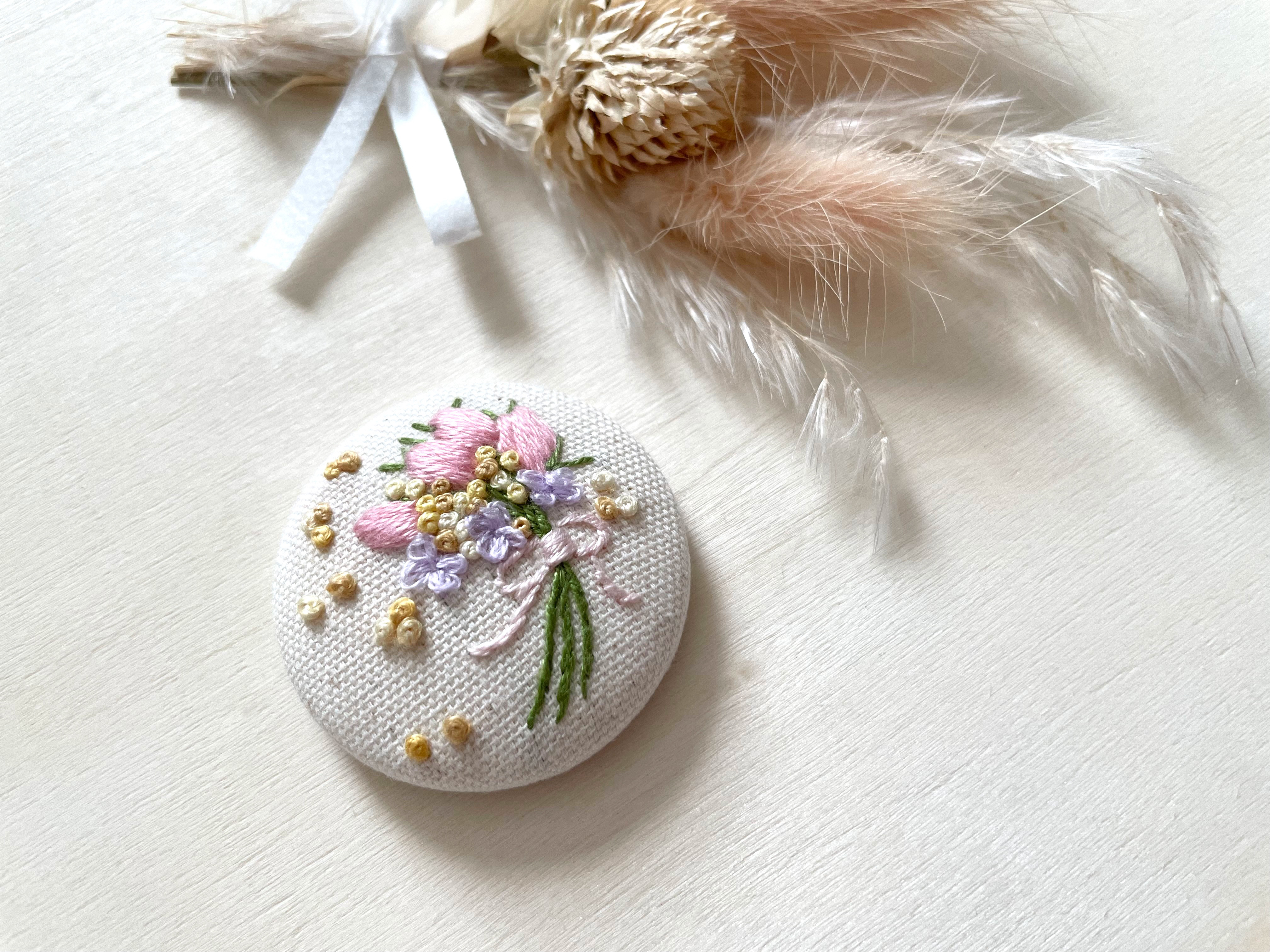 【オーダー専用】小花柄刺繍くるみボタン＊ヘアゴム お花刺繍ヘアゴム くるみボタン ヘアゴム cocomu 通販 18506589
