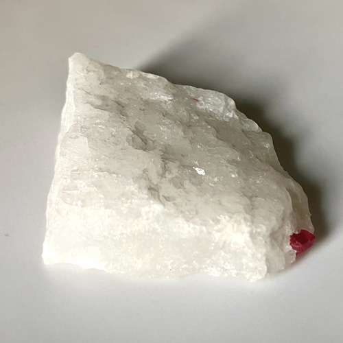 天然石　レッドスピネル　原石　鉱物標本　ミャンマー産 ミャンマー産 レッドスピネル 母岩付き原石 天然石 stonetatsuya