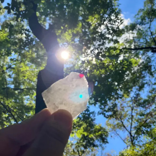 ミャンマー産　スピネル　母岩付き原石 ミャンマー モゴク産 ピンク～レッドスピネルの母岩付き 原石 No