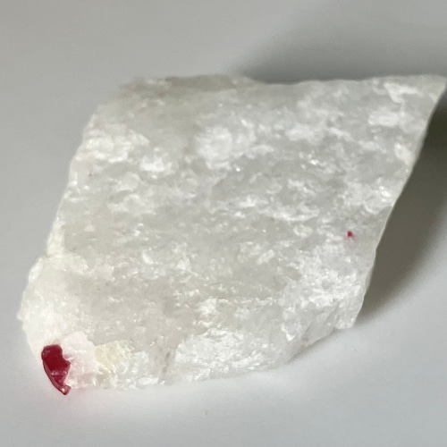 ミャンマー産 レッドスピネル 母岩付き原石 天然石 stonetatsuya