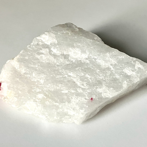 ミャンマー産 レッドスピネル 母岩付き原石 天然石 stonetatsuya 通販