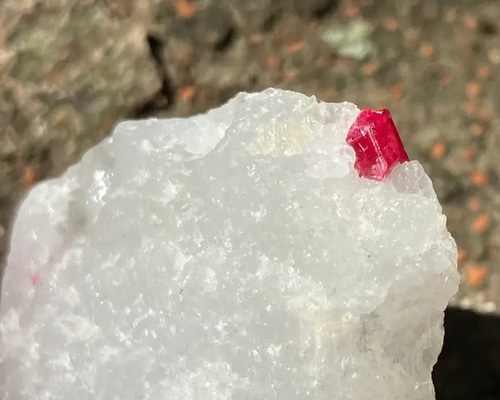 天然石　レッドスピネル　原石　鉱物標本　ミャンマー産 ミャンマー産レッドスピネル原石1石《複数購入割引有》