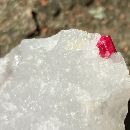 ミャンマー産　スピネル　母岩付き原石 ミャンマー産 スピネル 母岩付き原石 ミャンマー産 レッドスピネル 母