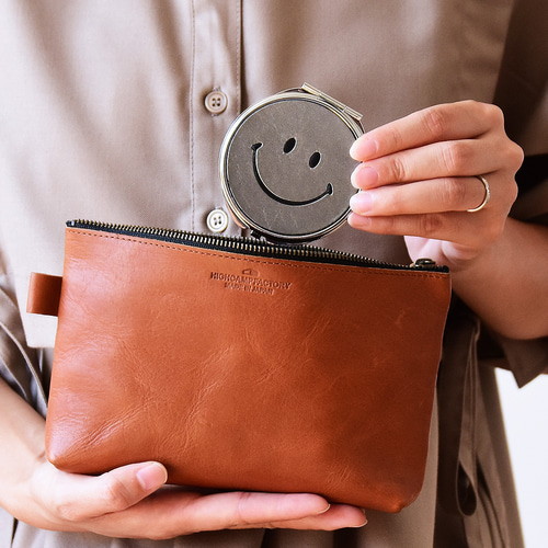 スマイル コンパクトミラー 本革 シルバー レザー 拡大鏡 両面ミラー