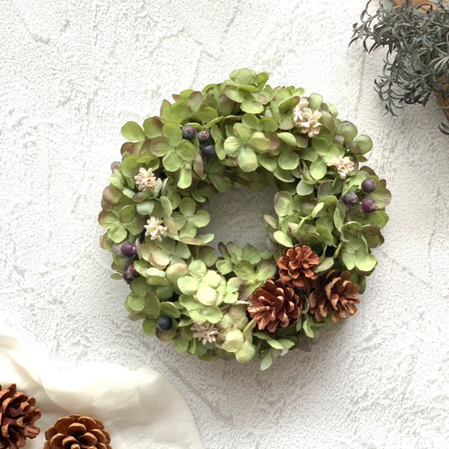 アンティークグリーン紫陽花のリース ナチュラル 木の実 ベリー 小花  
