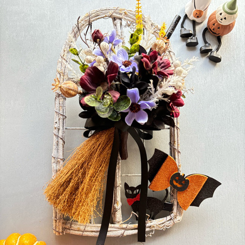 ハロウィンのほうきと花束のフレームアレンジ 壁飾り 壁かけ かぼちゃ  